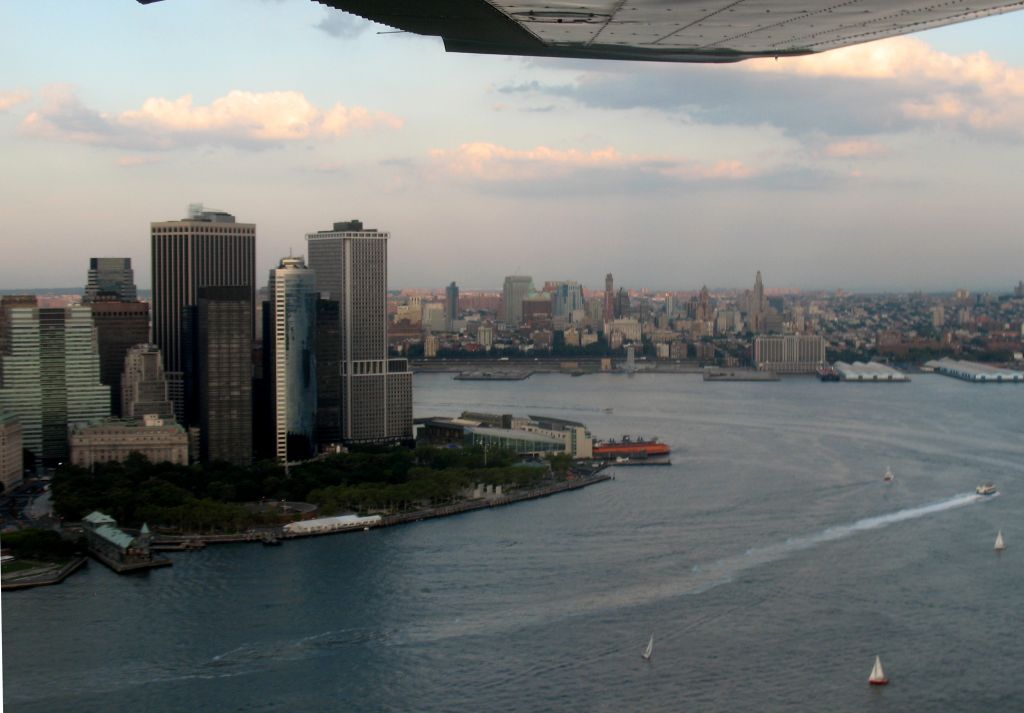 Cessna Skyhawk (N430EP) - Along the Hudson River
