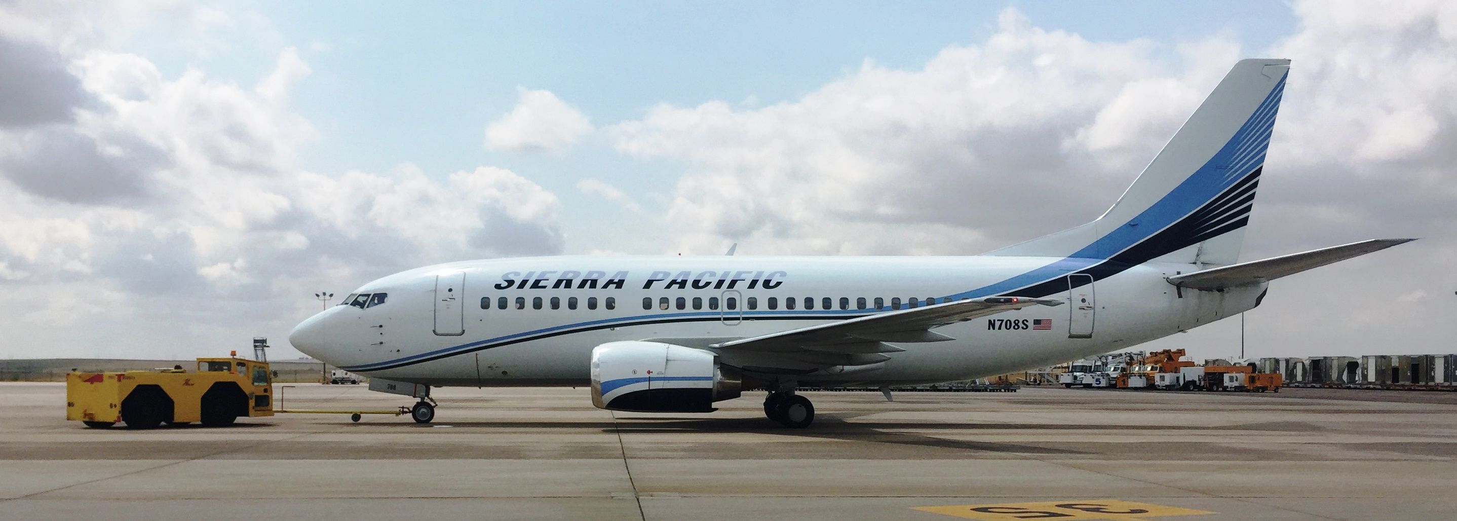 Boeing 737-500 (N708S)