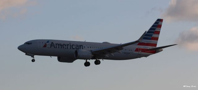 Boeing 737 MAX 8 (N334SM) - Landing at MIA on the afternoon of the 13th of March, 2021.