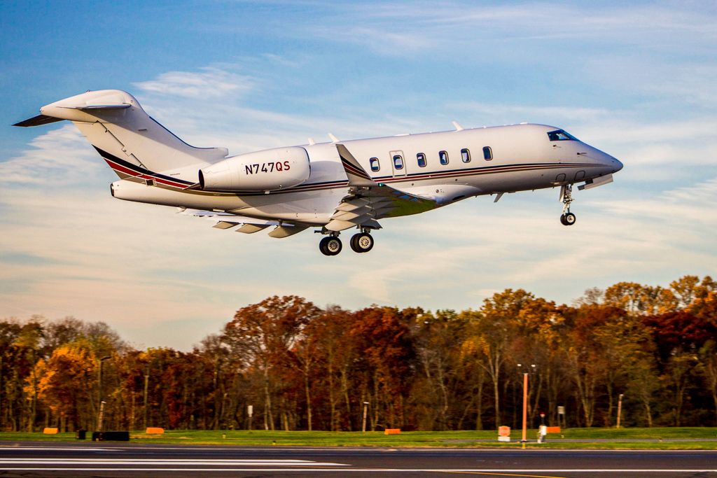 Canadair Challenger 350 (N747QS)