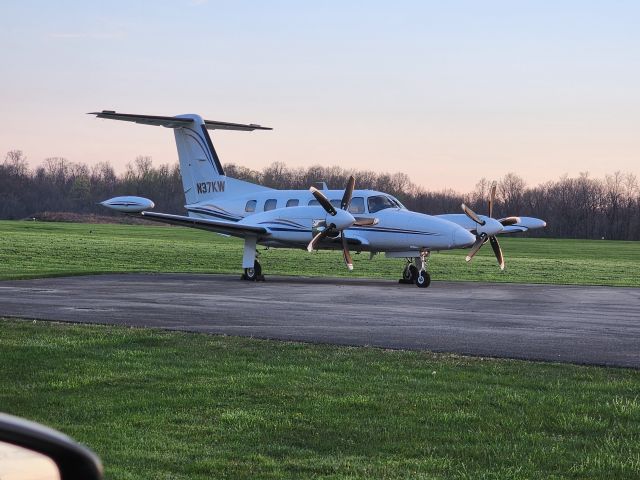 Piper Cheyenne 400 (N37KW)