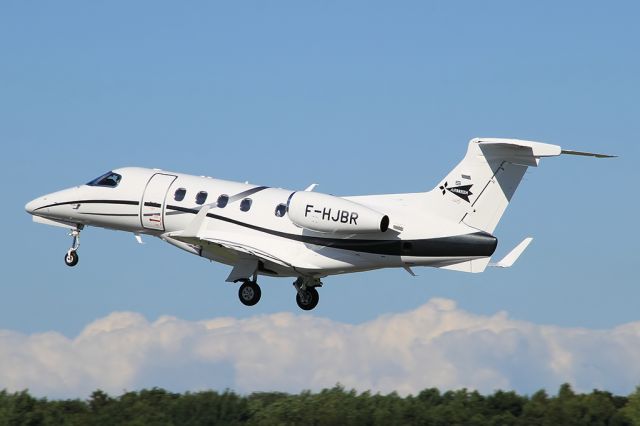 Embraer Phenom 300 (F-HJBR)