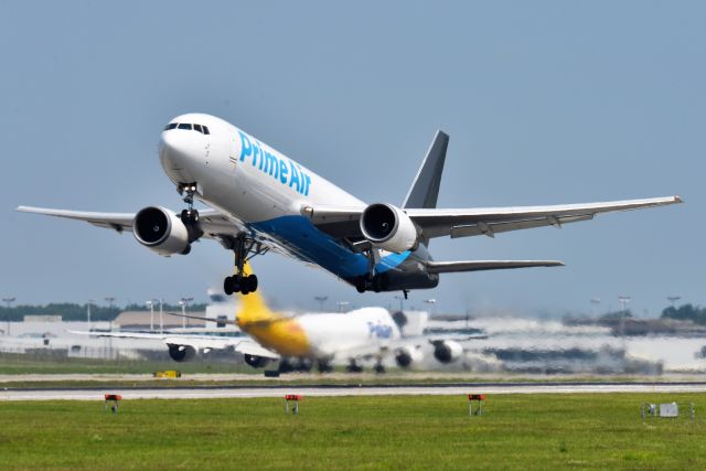 BOEING 767-300 (N1409A) - 18-L on 07-24-21