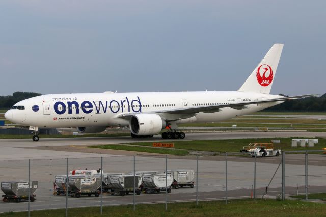 Boeing 777-200 (JA708J)