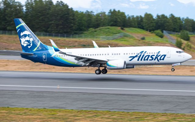 Boeing 737-800 (N528AS)