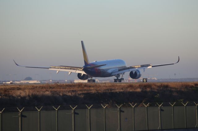 Airbus A350-900 (HL8359)