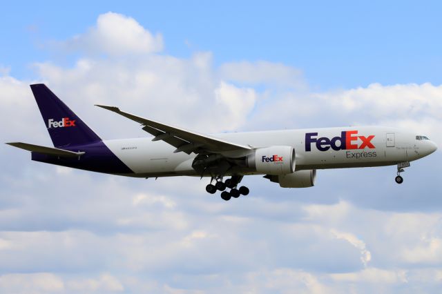 BOEING 777-200LR (N853FD)