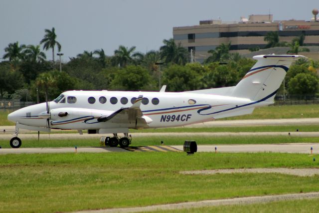 Beechcraft Super King Air 350 (N994CF) - Lining up to depart rwy 9 on 5-Aug-15 heading for MYBC.