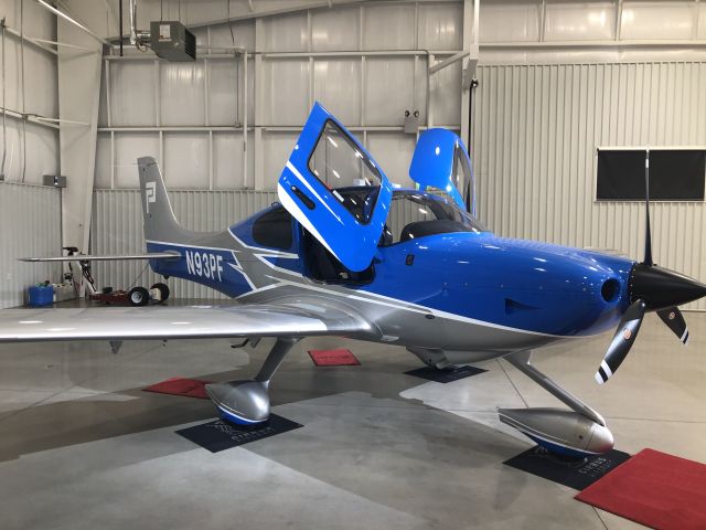 Cirrus SR-20 (N93PF)