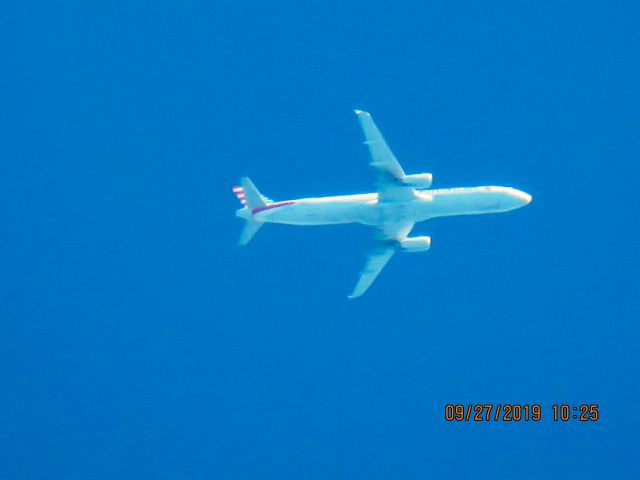 Airbus A321 (N557UW)