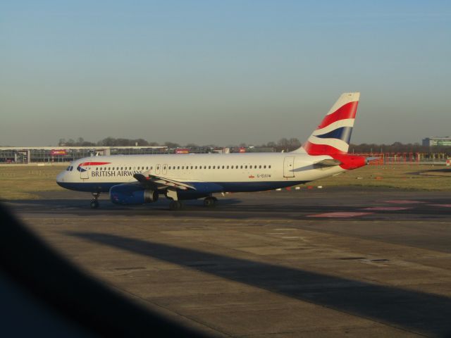 Airbus A320 (G-EUUW)