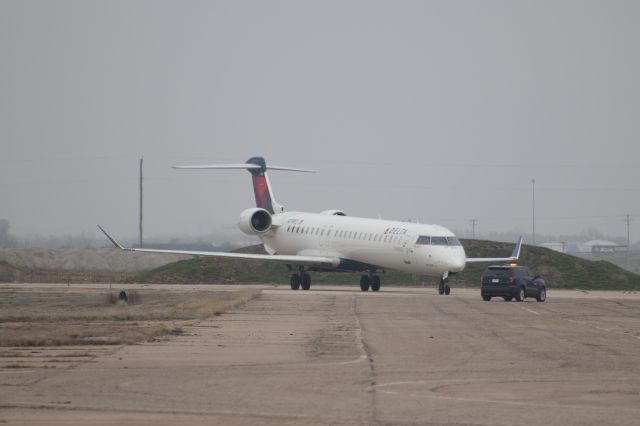 Canadair Regional Jet CRJ-900 (N319PQ)