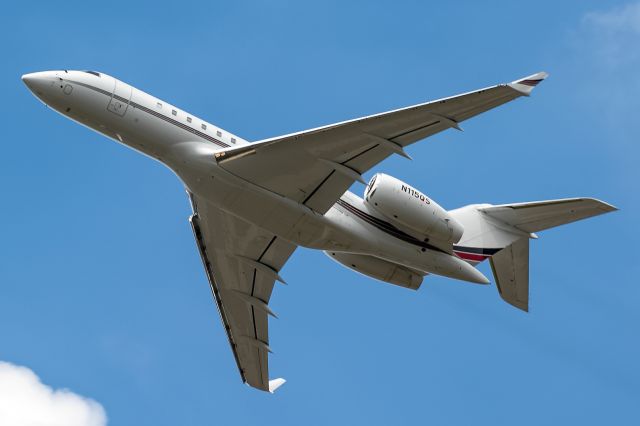 Bombardier Global 5000 (N115QS)