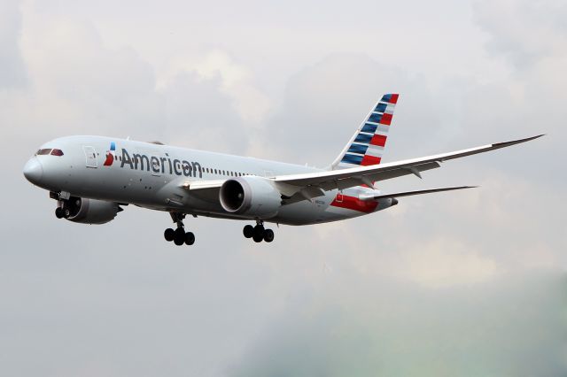 Boeing 787-8 (N807AA)