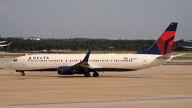 Boeing 737-900 (N808DN)