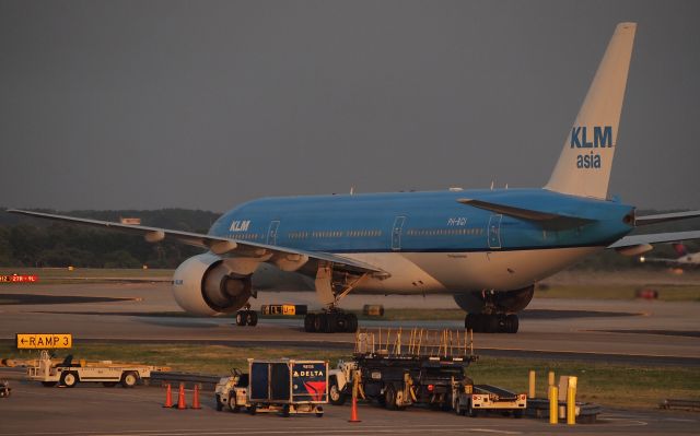 Boeing 777-200 (PH-BQI)