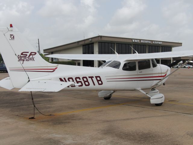 Cessna Skyhawk (N868TB)