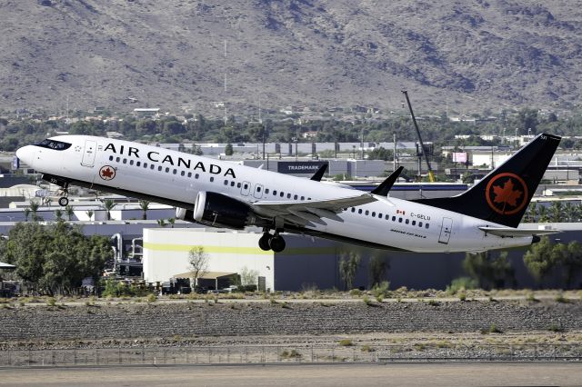 Boeing 737 MAX 8 (C-GELU)