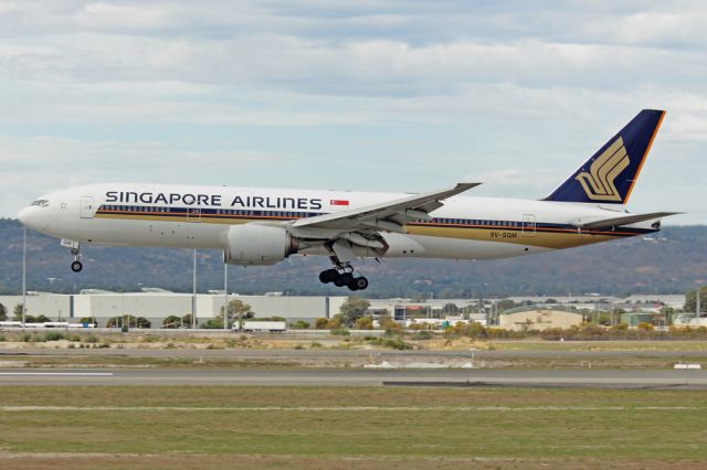 Boeing 777-200 (9V-SQM) - Boeing 777-212 Singapore Airlines 9V-SQM YPPH. 16/04/16 