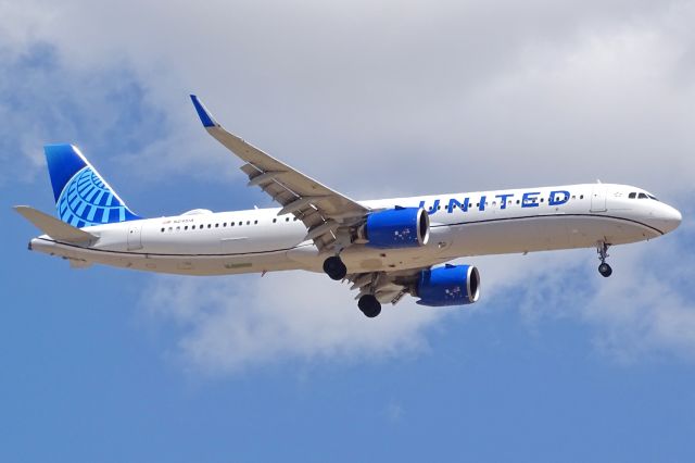 Airbus A321neo (N24514) - United Airlines N24514 Airbus A321-271NX c/n 12002br /br /May 22, 2025