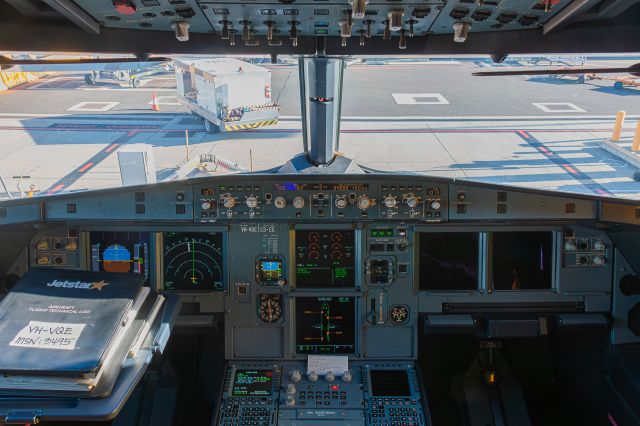 Airbus A320 (VH-VQE) - Flightdeck of VH-VQE.
