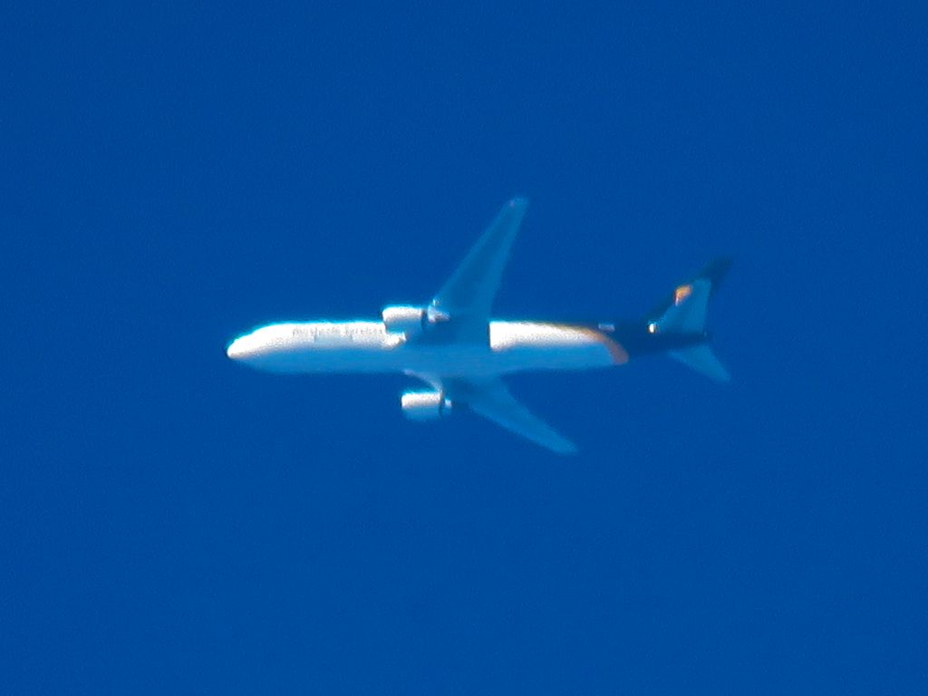 BOEING 767-300 (N370UP)