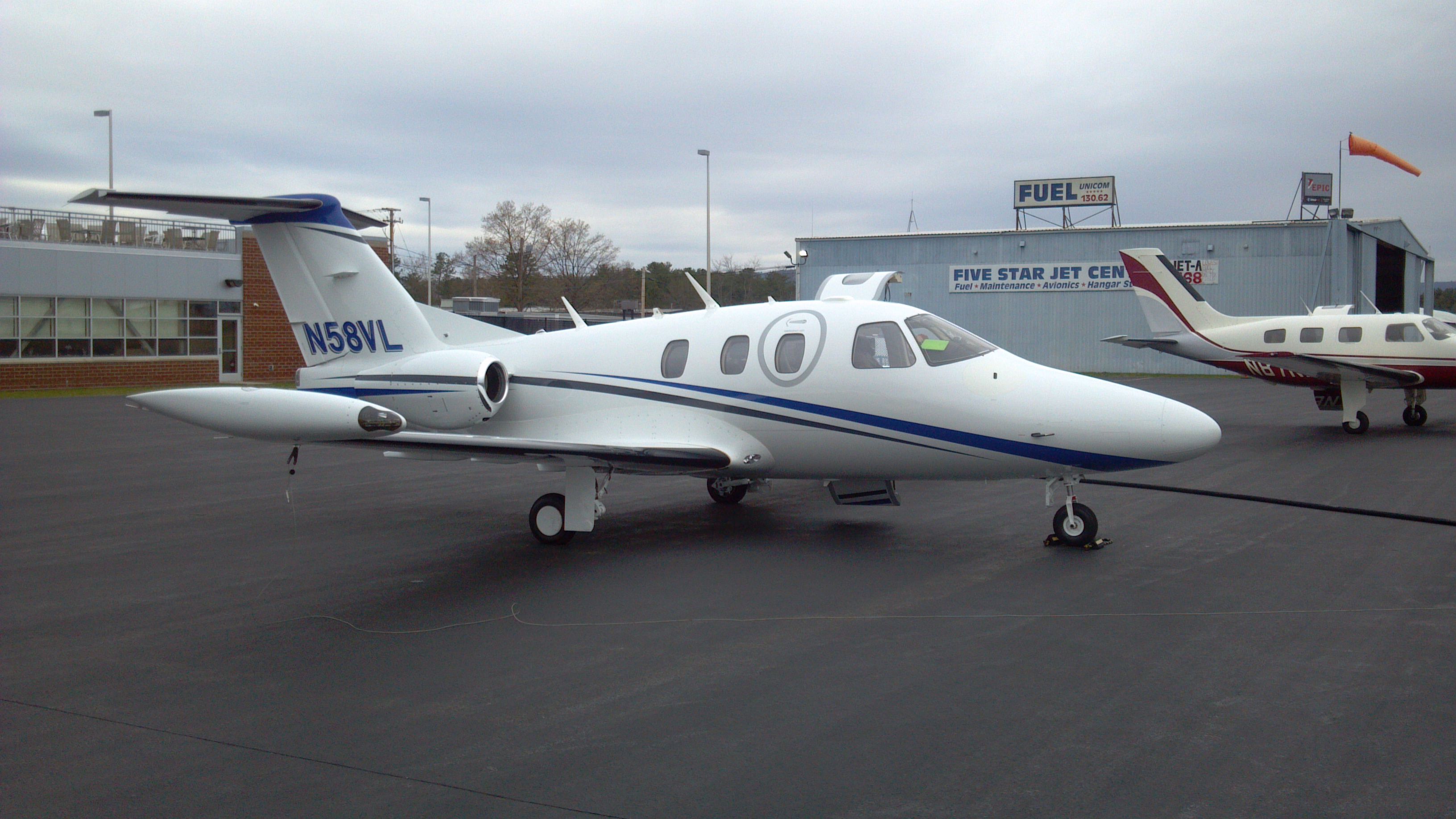 Eclipse 500 (N58VL) - Buying cheap fuel at KBAF.