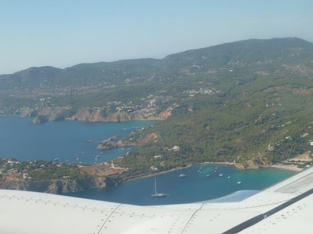 — — - Partial view of Ibiza after take-off.