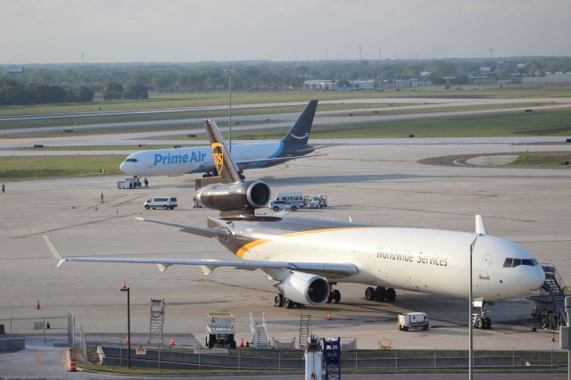 Boeing MD-11 (N262UP) - Former Lufthansa Cargo catching the sunset in Tampa.