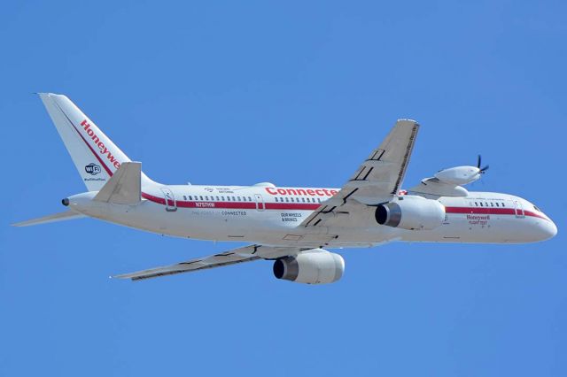 Boeing 757-200 (N757HW) - Honeywell Boeing 757-225 N757HW testing a turboprop engine at Phoenix Sky Harbor on April 19, 2018.