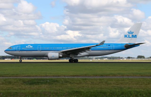 Airbus A330-200 (PH-AOB)