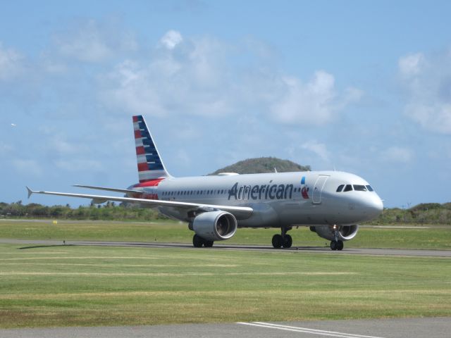 Airbus A320 (N105UW)