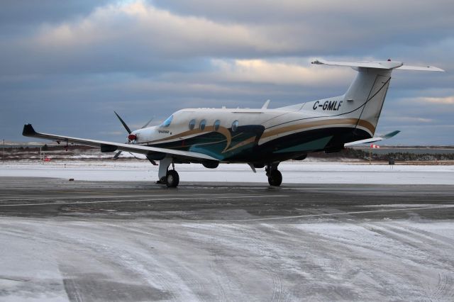 Pilatus PC-12 (C-GMLF) - Lorsqu’elle étais stationner à CYGR sur le tarmac
