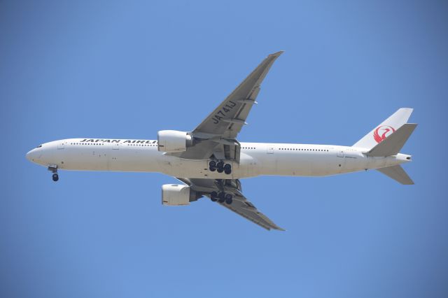 BOEING 777-300ER (JA741J)