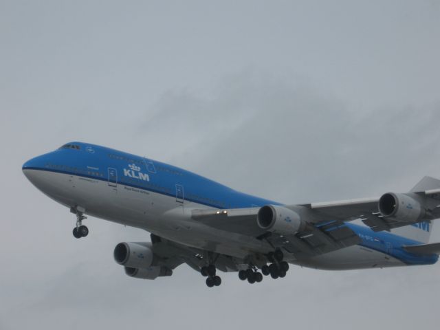 Boeing 747-400 (PH-BFG) - KLM Boeing 747-400  PH-BFG arriving at Pearson on January 27, 2014