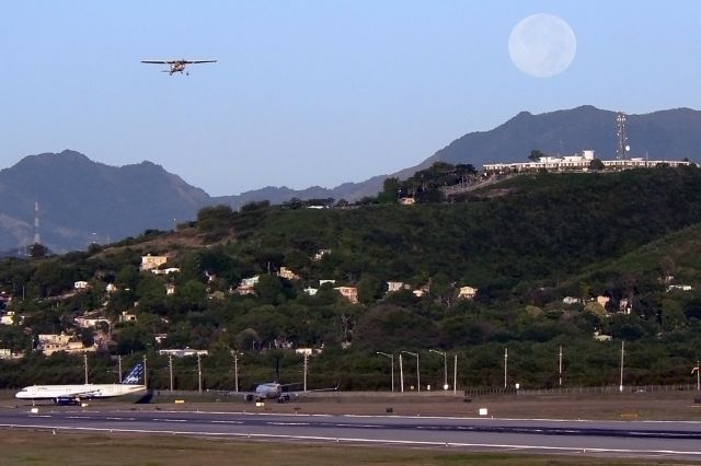 Cessna Commuter (N1707Q) - Taking off on a beautiful morning with the full moon smiling to us...