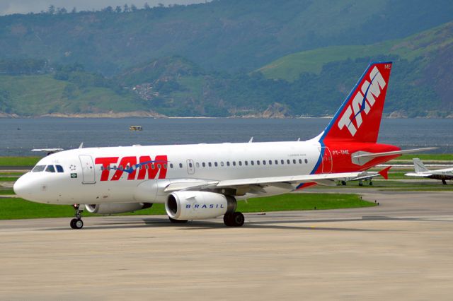 Airbus A319 (PT-TME)