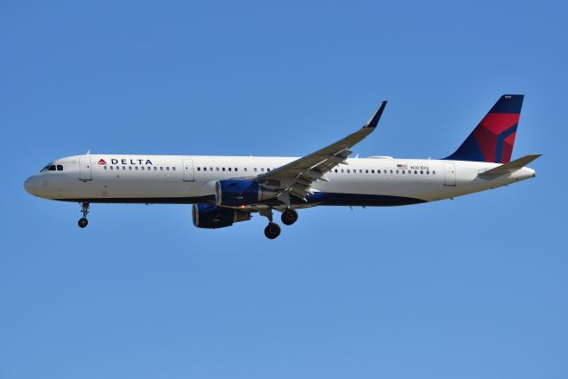 Airbus A321 (N101DQ) - On final for 5-R on this past Saturday, 09-19-20