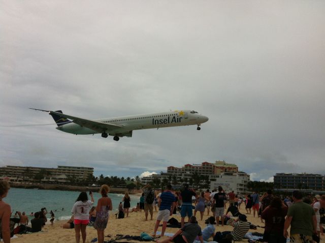 McDonnell Douglas MD-80 — - Another great day at Maho Beach.