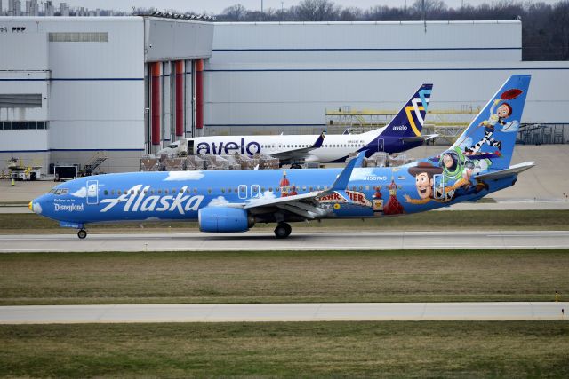 Boeing 737-800 (N537AS) - Rolling on on arrival of ASA 500 from SEA to IND earlier this evening. 03-26-21