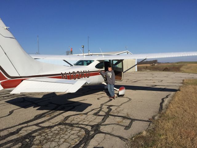 Cessna Skylane (N182KU)