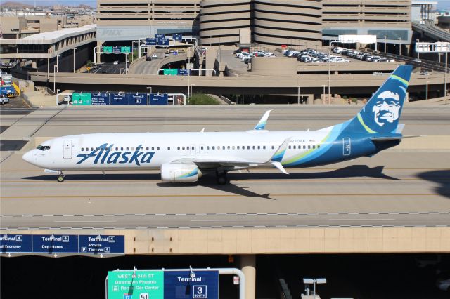 Boeing 737-900 (N270AK)