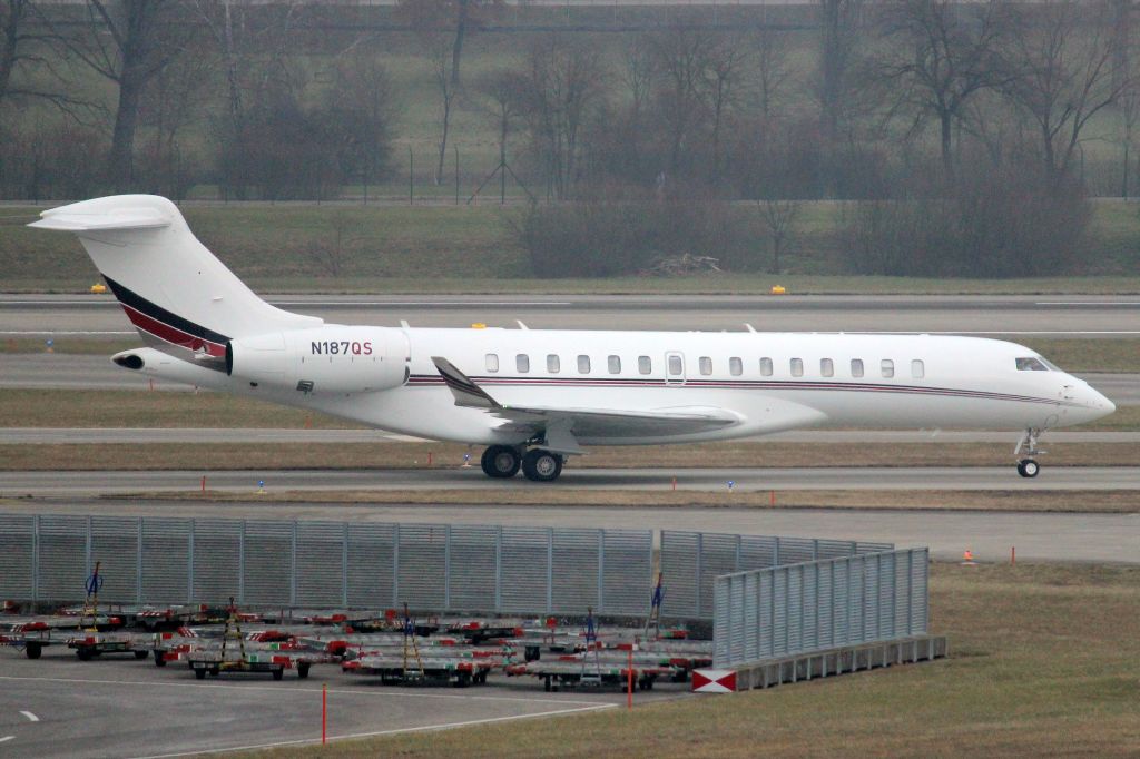 BOMBARDIER BD-700 Global 7500 (N187QS) - NetJets Global 7500 taxiing to Stand F71 on 19-Jan-25 arriving from KOAK.