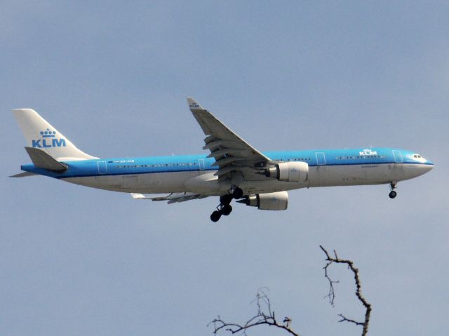 Airbus A330-300 (PH-AKB)