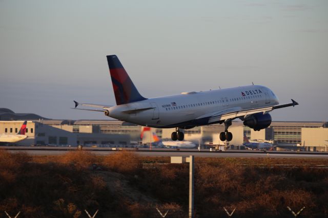 Airbus A320 (N331NW)