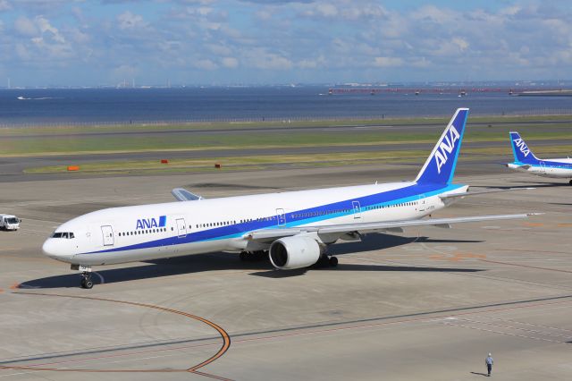 BOEING 777-300 (JA755A)