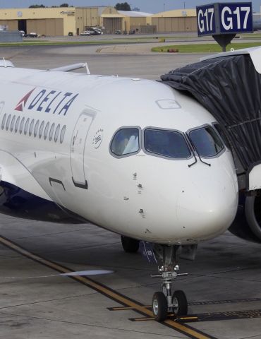 Airbus A220-100 (N119DU)