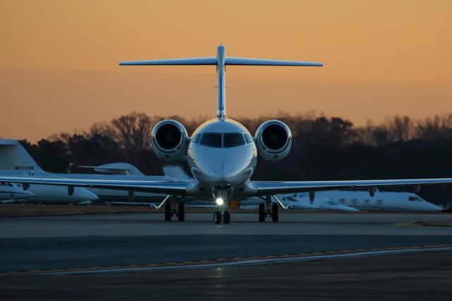 Canadair Challenger 350 (N758QS) - Questions about this photo can be sent to Info@FlewShots.com