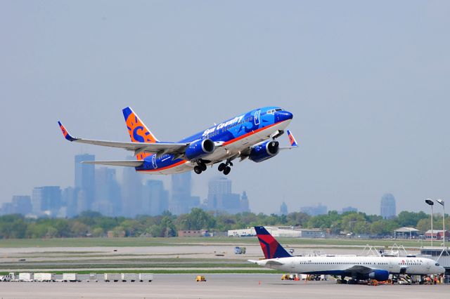 Boeing 737-700 (N710SY)