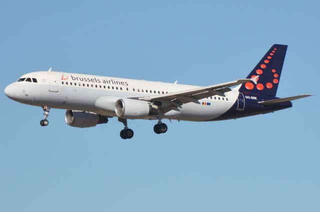 Airbus A320 (OO-SNK)
